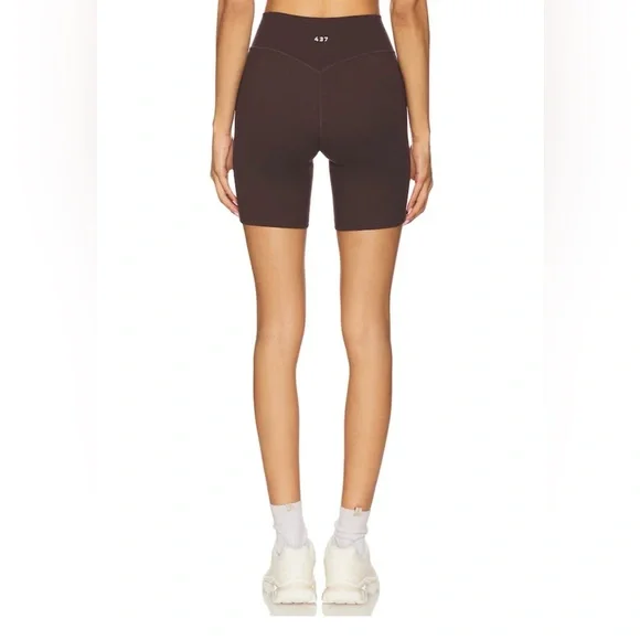 437 Shorts and sports bra